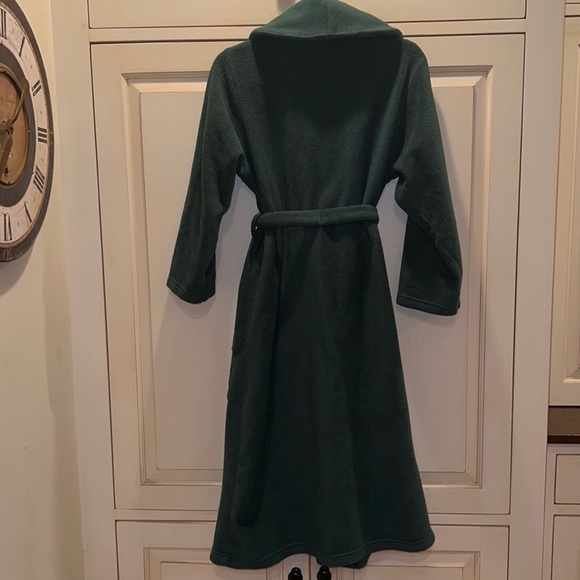 Boys fleece robe from Nordstrom, soft and warm - Picture 2 of 4